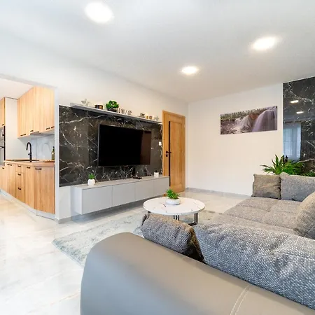Discreet Apartament *