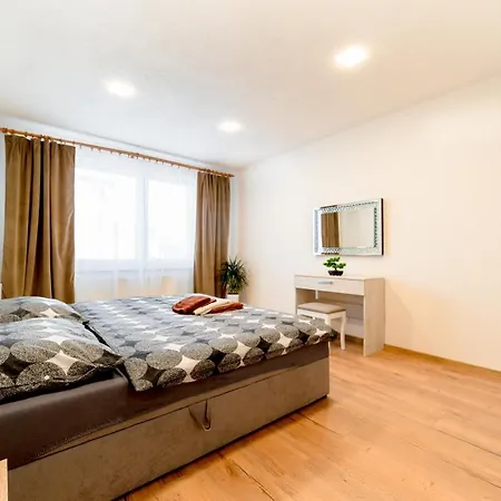Discreet Apartament *